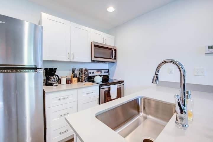 346 NW 35th St 5