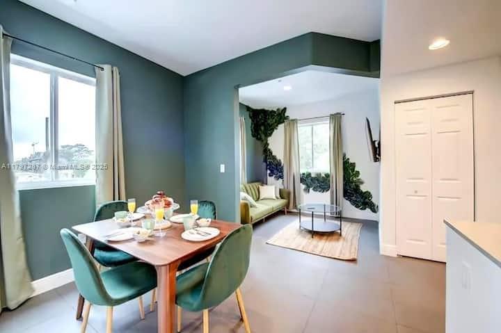 346 NW 35th St 5