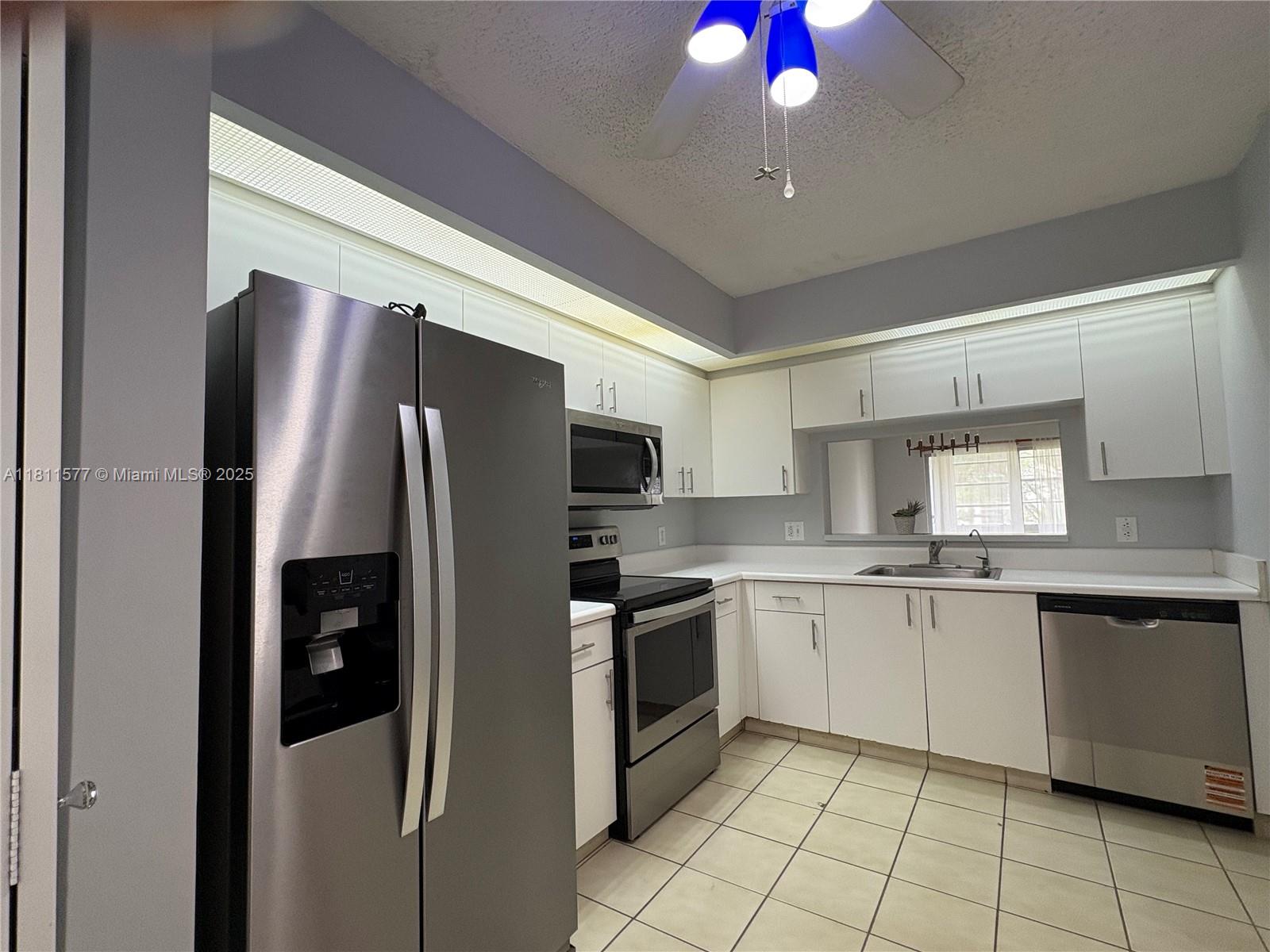12755 Sw 16th Ct B 211, Pembroke Pines, Miami-Dade County, Florida - 2 Bedrooms  
2 Bathrooms - 
