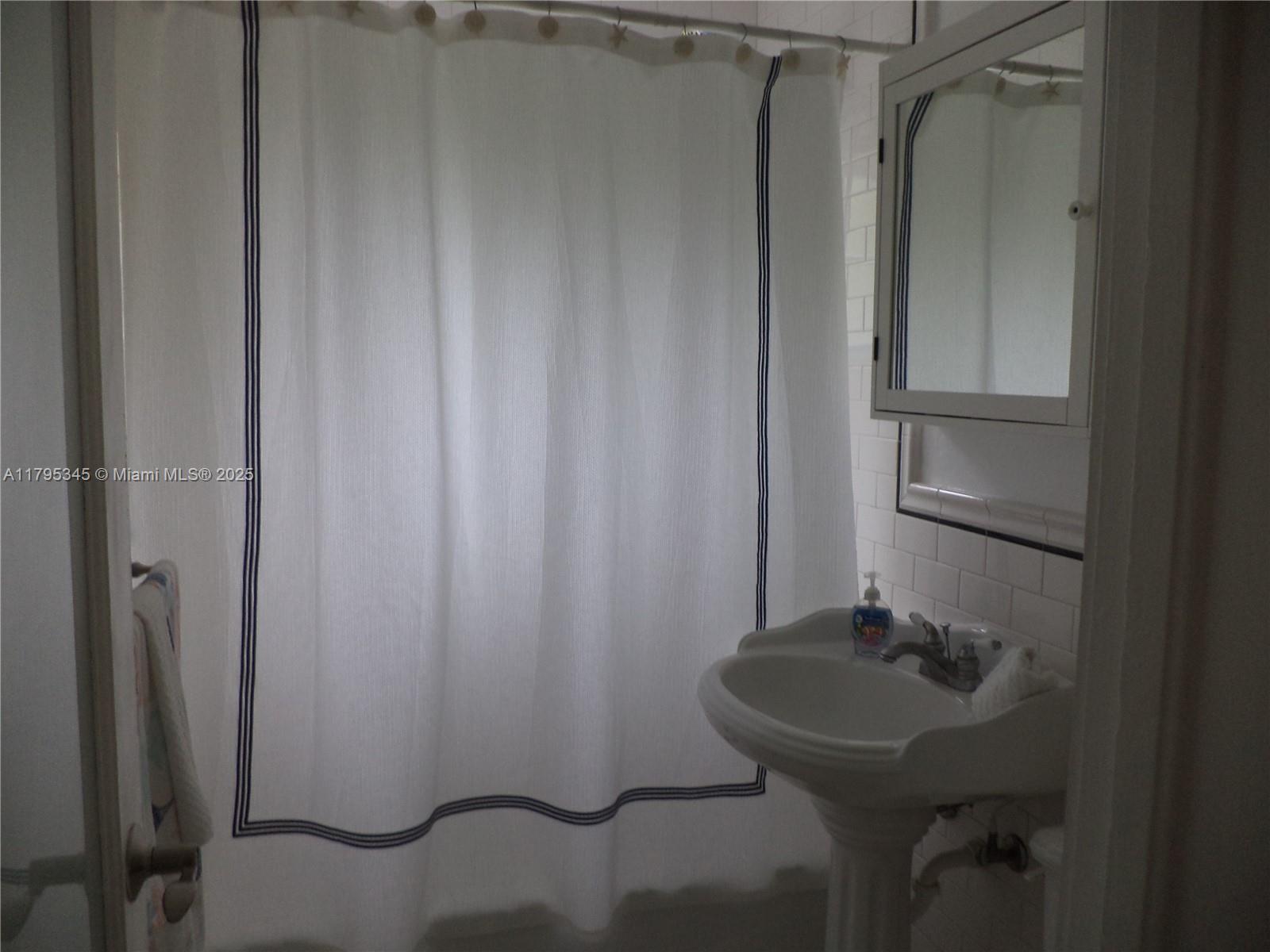CORAL VILLAS REV - Residential Lease