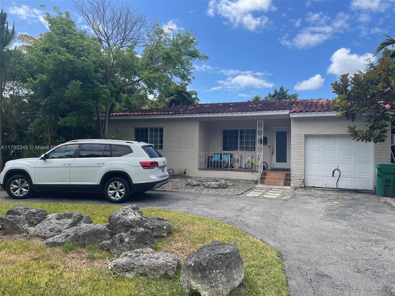 6210 Sw 34th St, Miami, Broward County, Florida - 3 Bedrooms  
1 Bathrooms - 