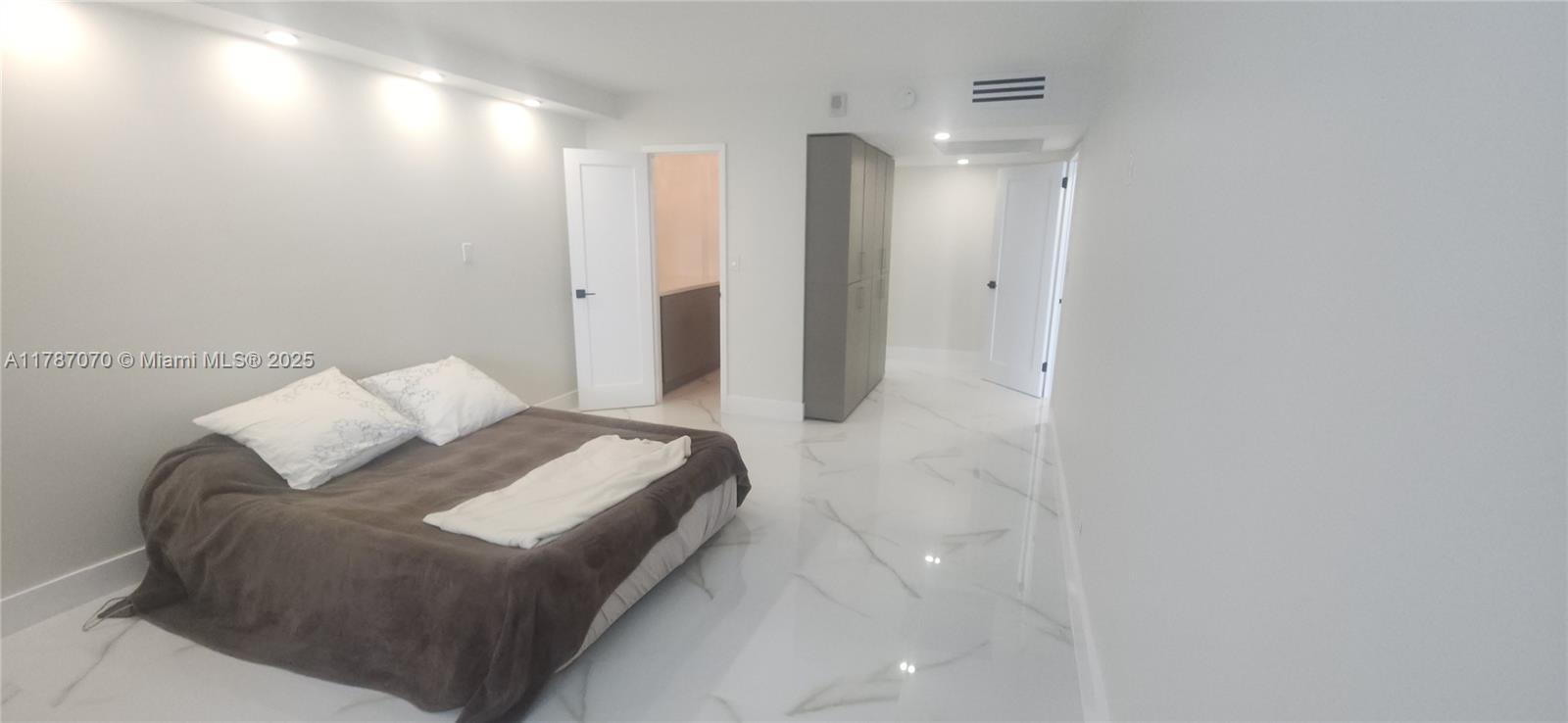 2030 S Ocean Dr 1704