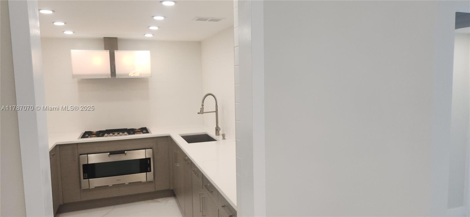 PARKER PLAZA CONDO ESTATE - Residential