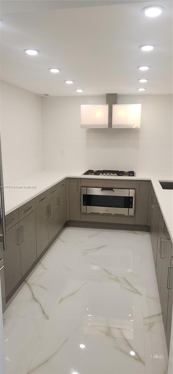 PARKER PLAZA CONDO ESTATE - Residential