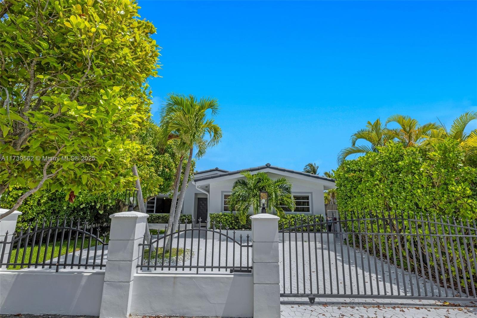 BISCAYNE BEACH-2ND ADDN - Residential