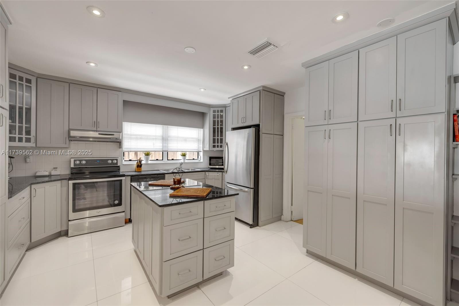 BISCAYNE BEACH-2ND ADDN - Residential