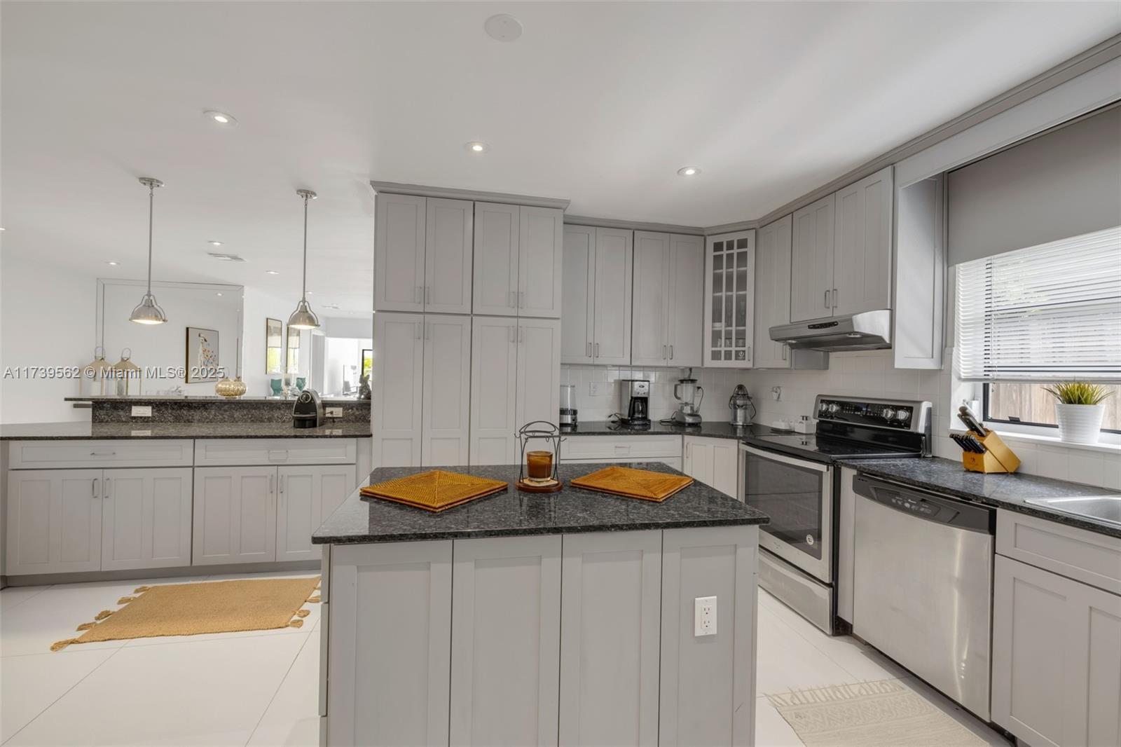 BISCAYNE BEACH-2ND ADDN - Residential