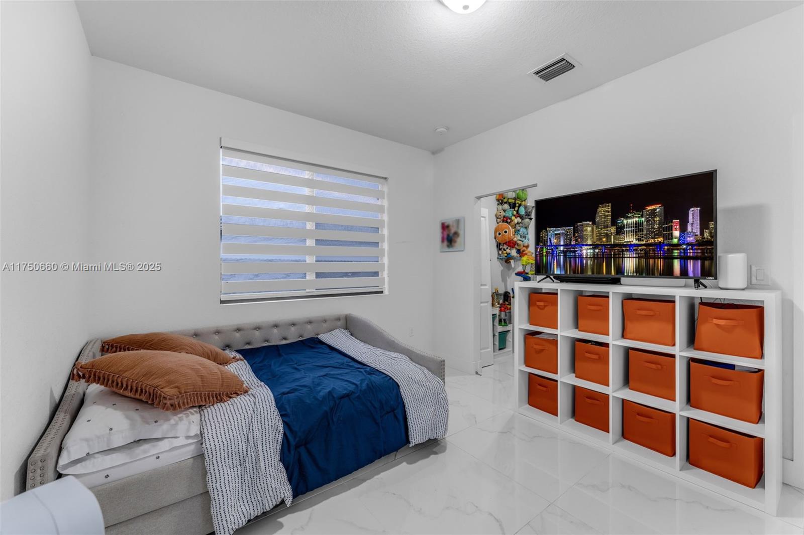 VENTURE HOMES - Residential