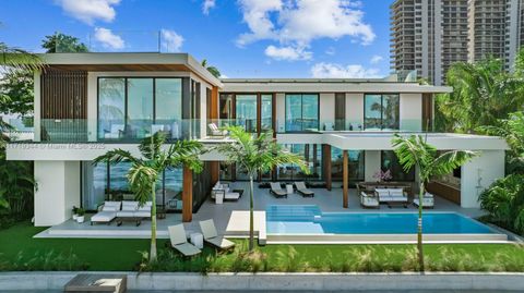 1061 N Venetian Dr Miami FL 33139