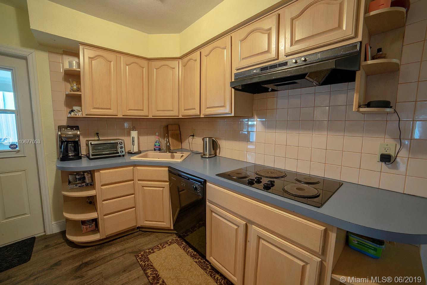 PALM LANE VILLA NO 5 - Residential