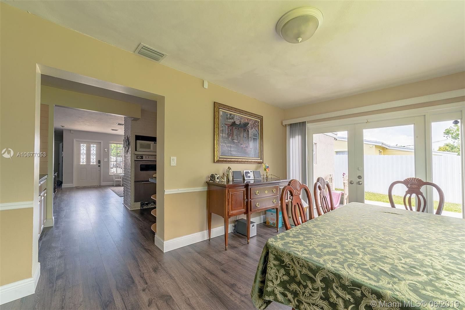 PALM LANE VILLA NO 5 - Residential