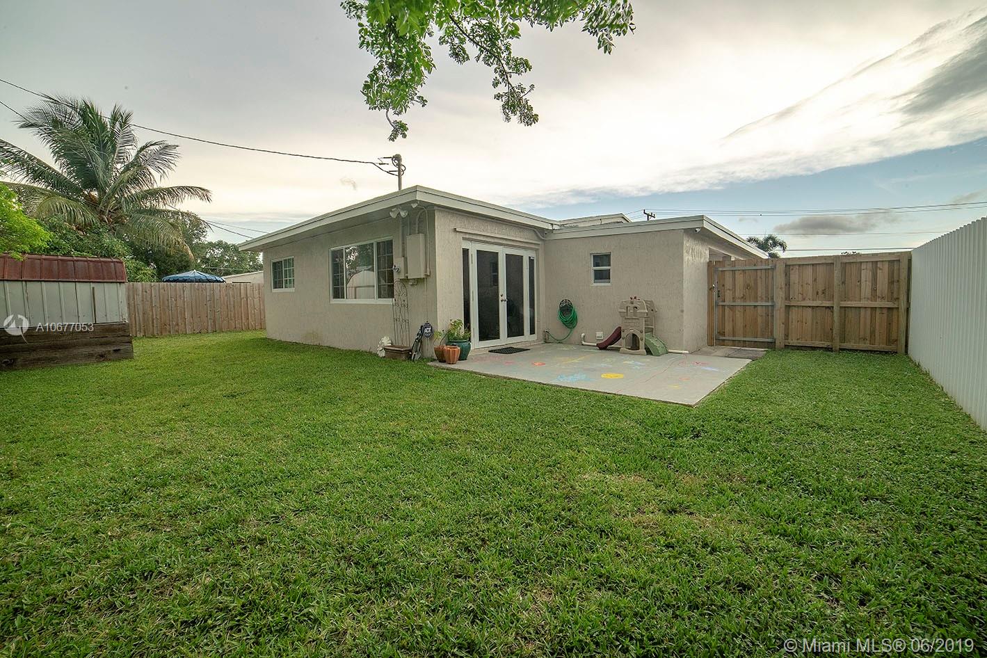 PALM LANE VILLA NO 5 - Residential