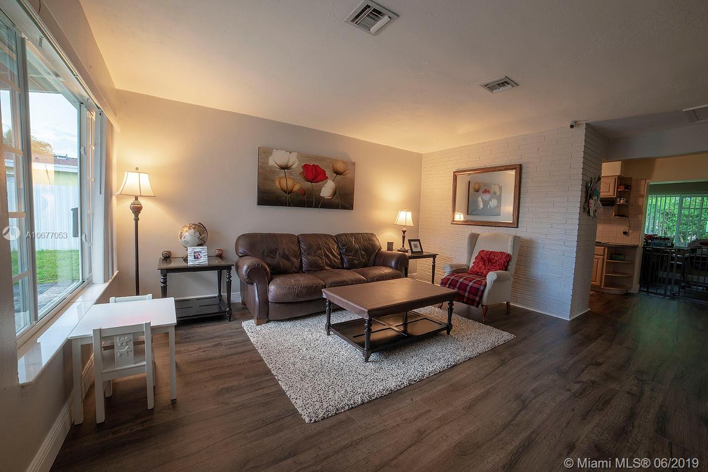 PALM LANE VILLA NO 5 - Residential