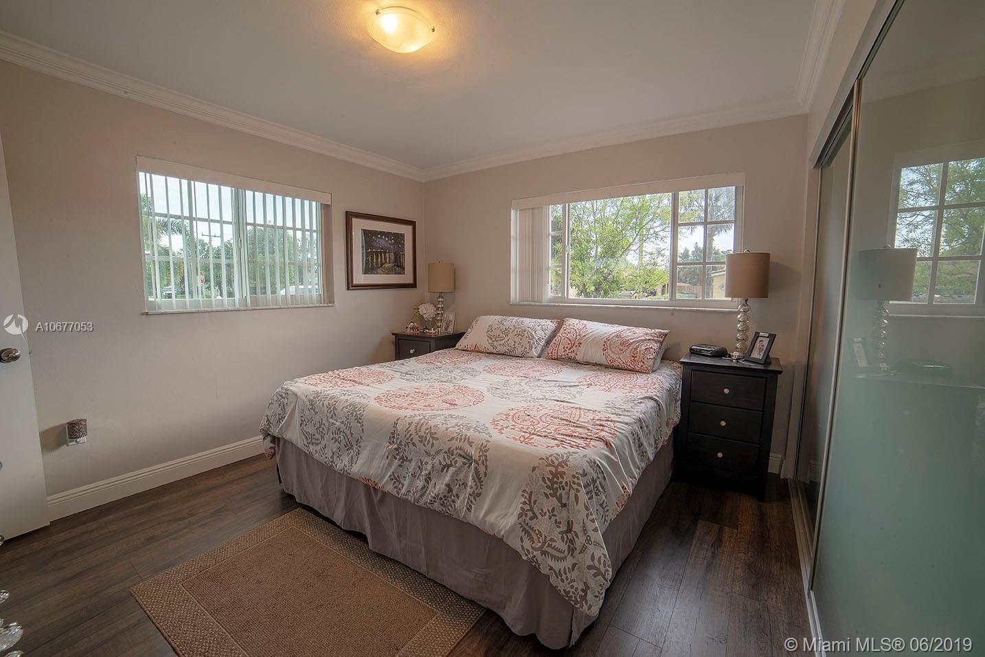 PALM LANE VILLA NO 5 - Residential