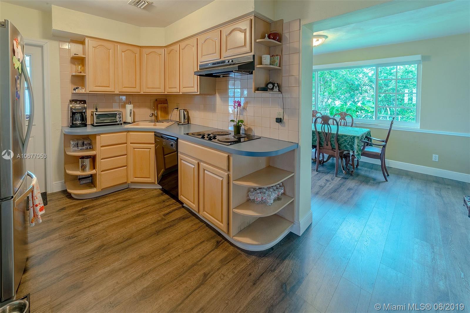 PALM LANE VILLA NO 5 - Residential