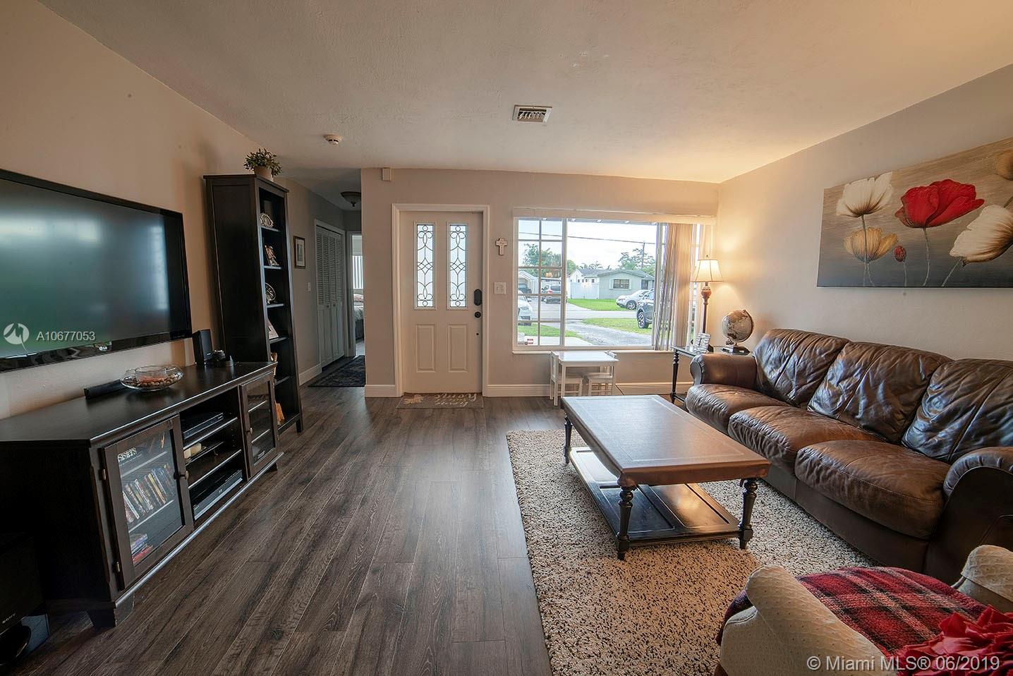 PALM LANE VILLA NO 5 - Residential