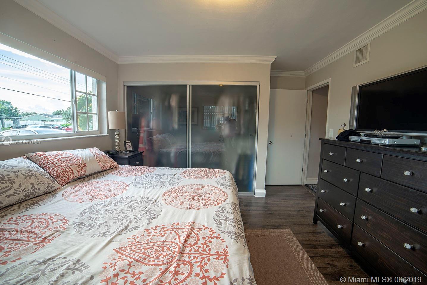 PALM LANE VILLA NO 5 - Residential