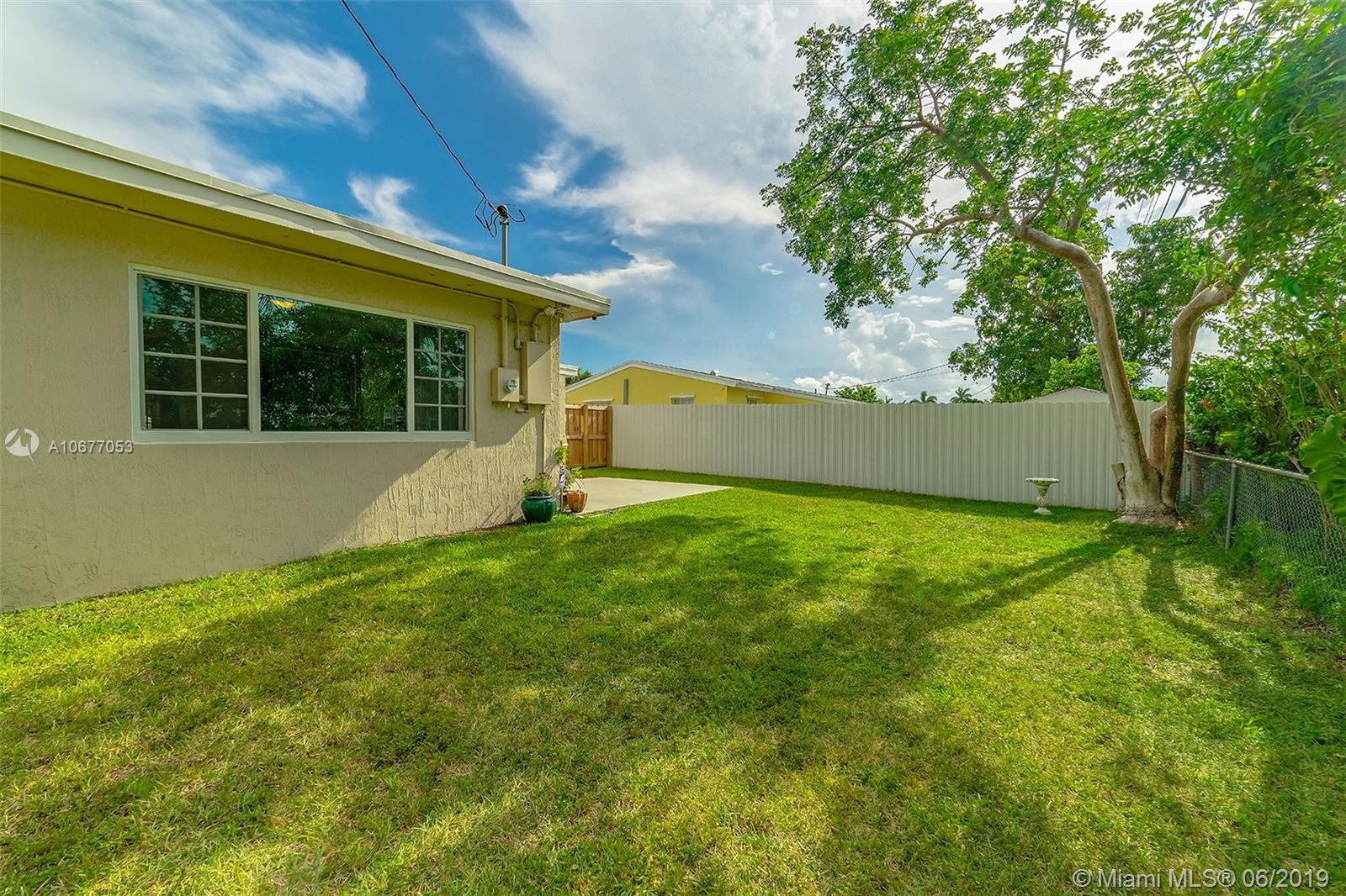 PALM LANE VILLA NO 5 - Residential