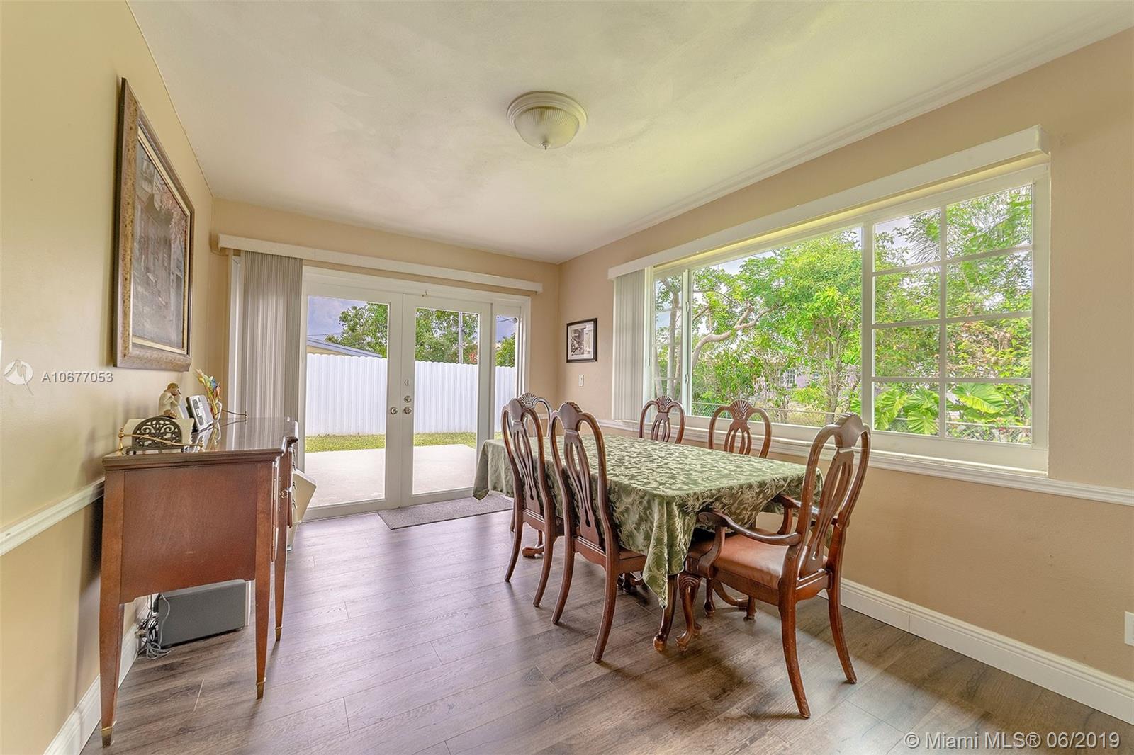 PALM LANE VILLA NO 5 - Residential