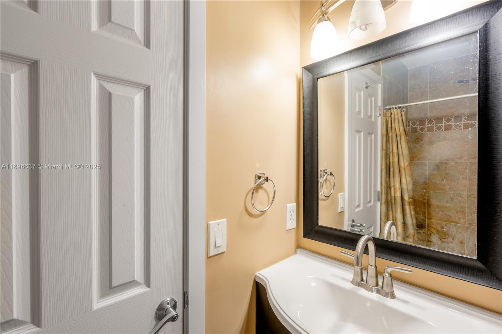 PINES OF OAKLAND FOREST W - Residential Lease