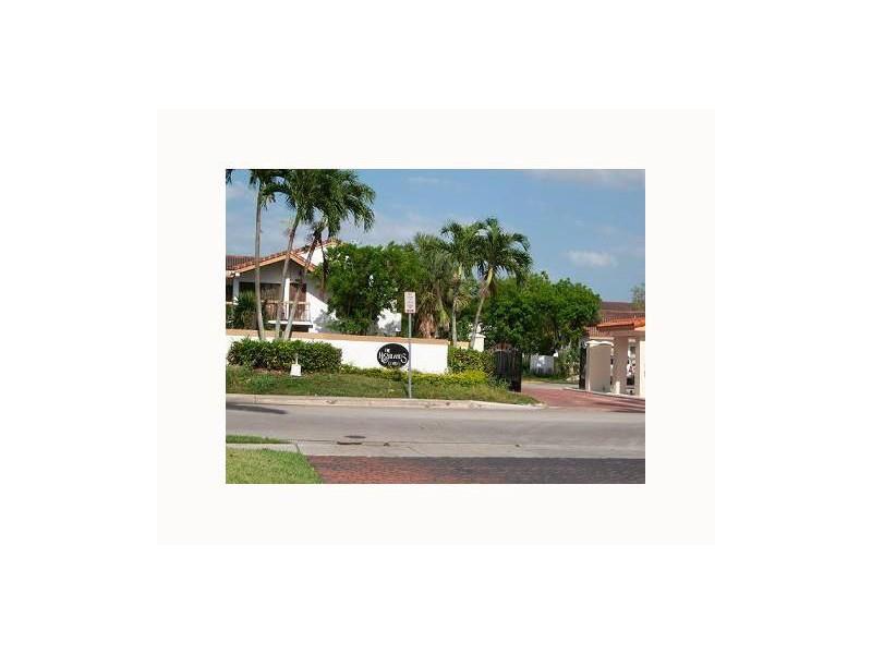 brand new apartment inside in sought after Highlands kendale. New kitchen, new bathroom, freshly painted, 2/2 with washer/dryer in unit. Entrance in to the back on the second floor. Hurry will not last. 1st month and 2 month security deposit