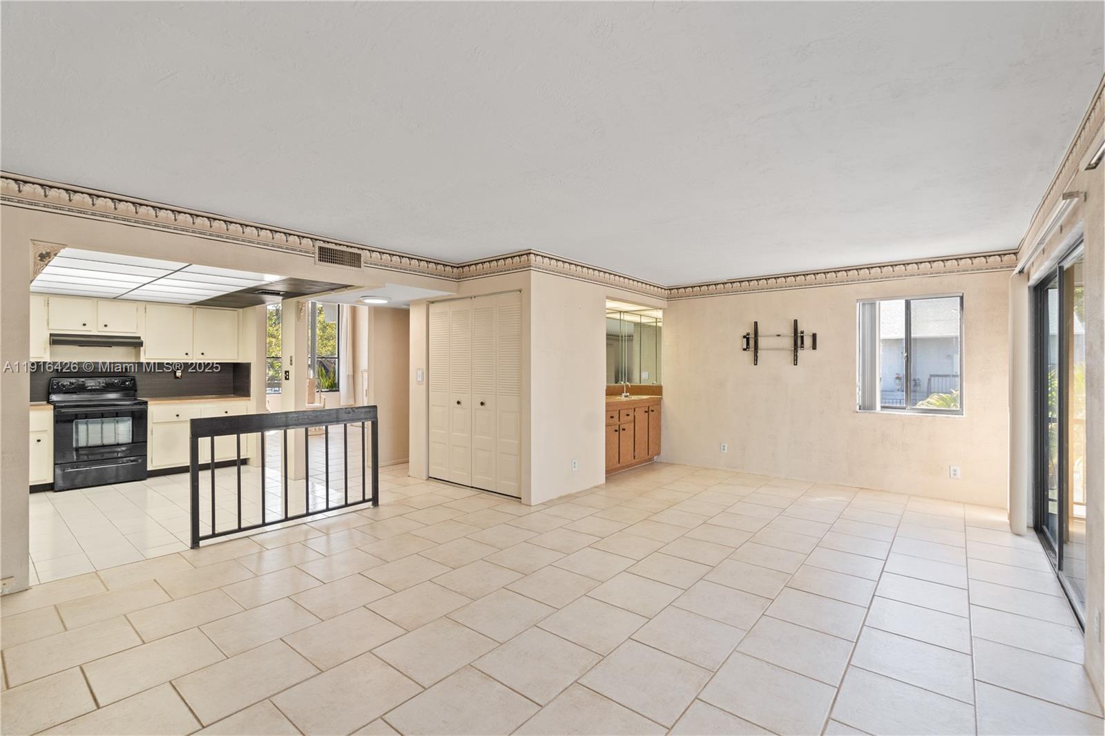 Village Townhouses Jacaran - Residential