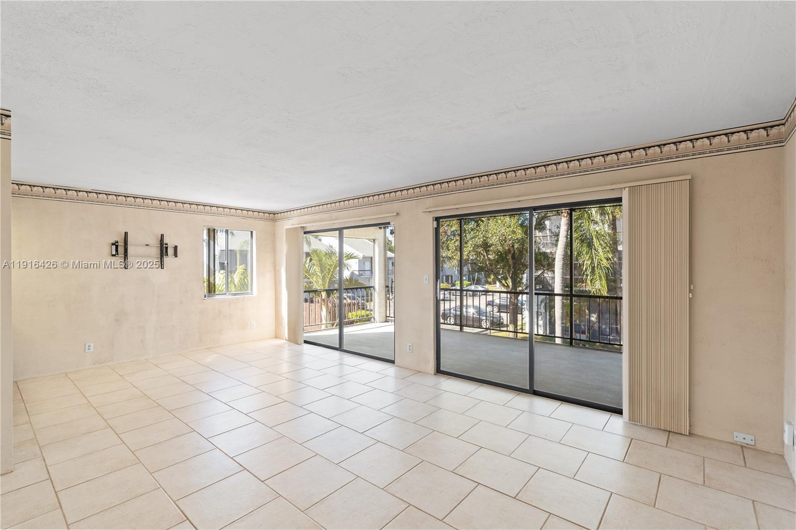 Village Townhouses Jacaran - Residential