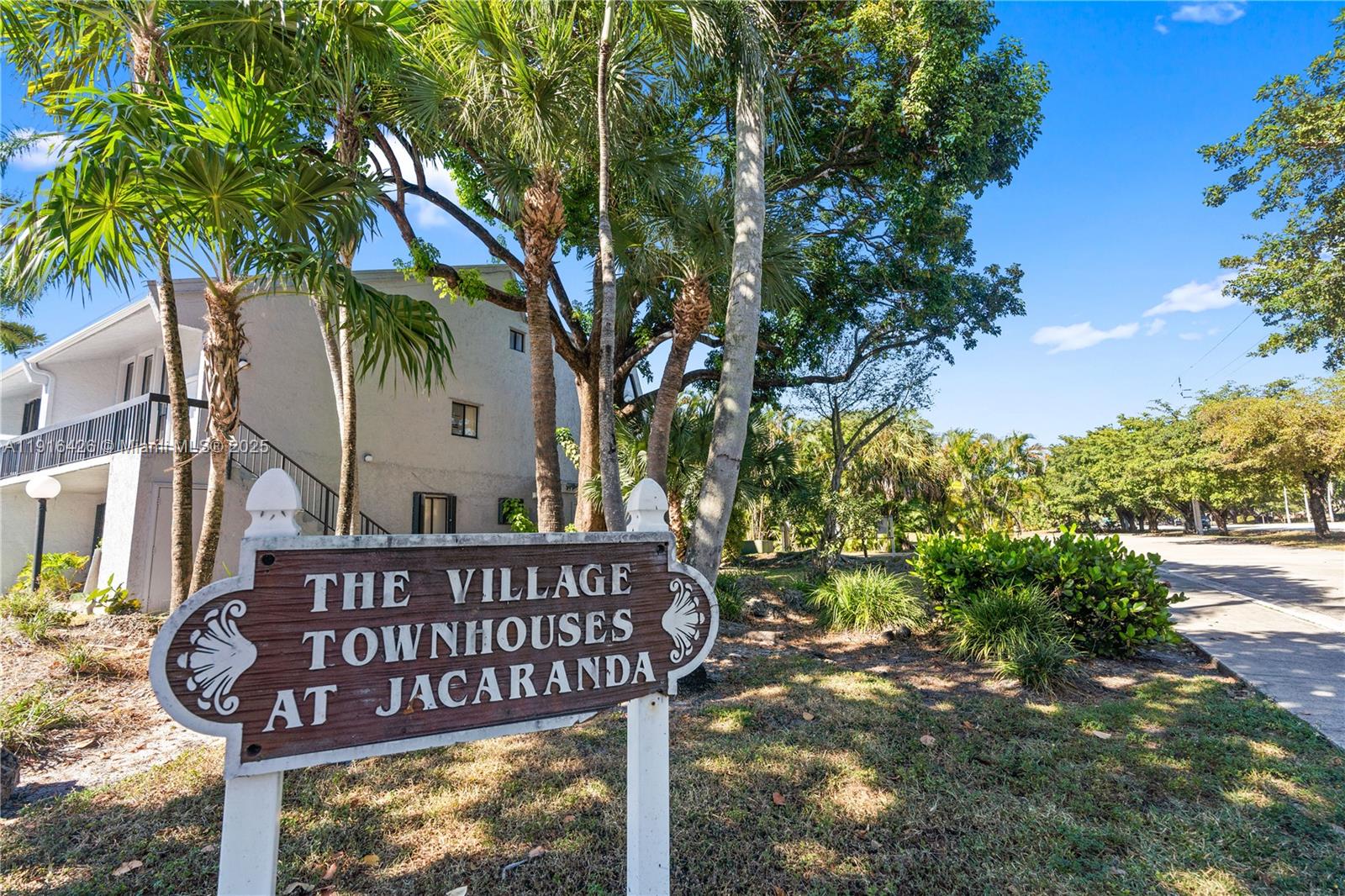 Village Townhouses Jacaran - Residential