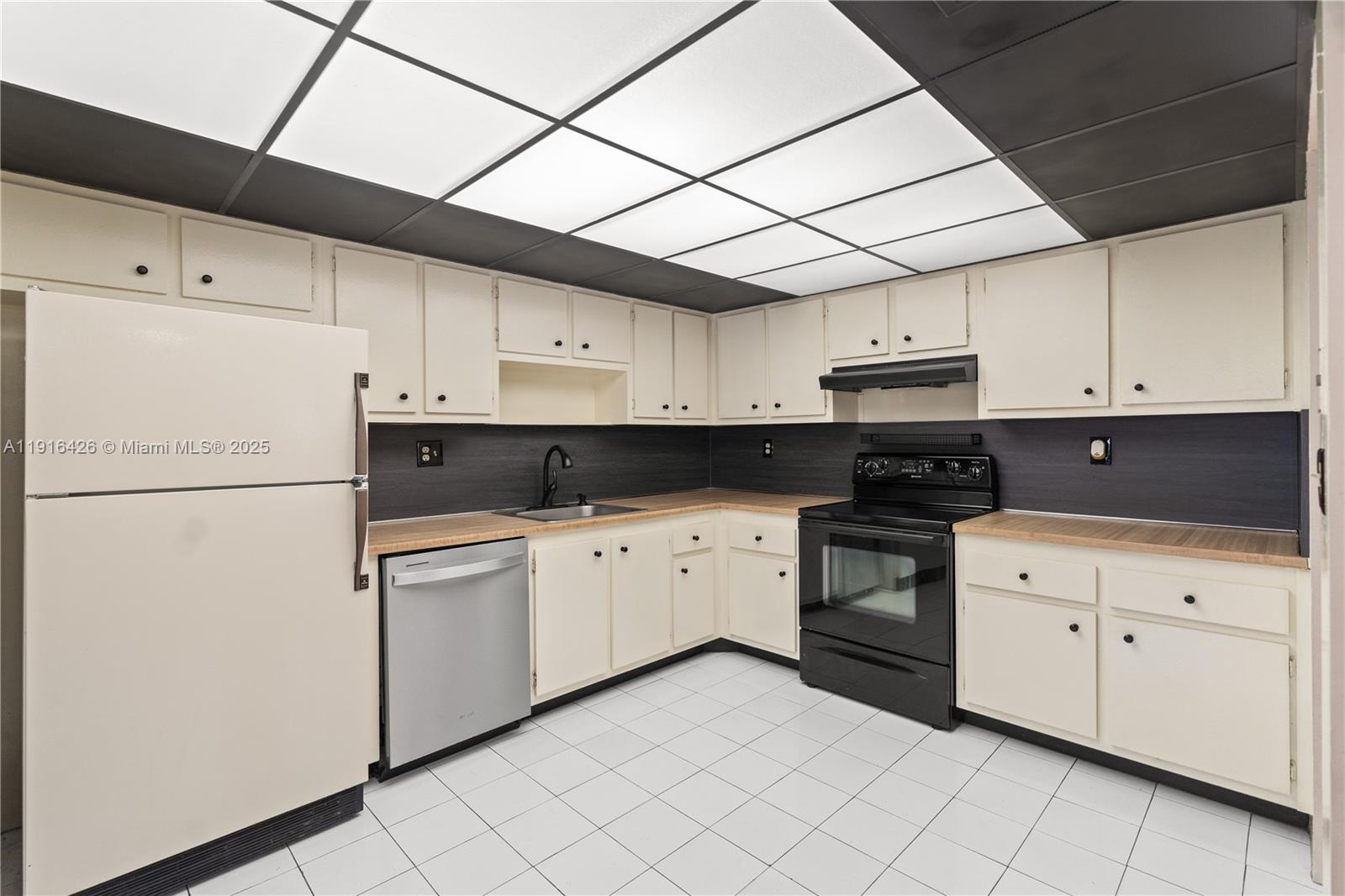 Village Townhouses Jacaran - Residential