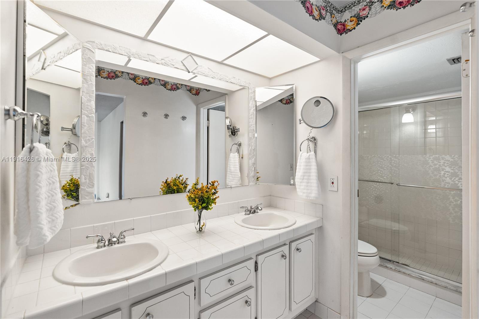 Village Townhouses Jacaran - Residential