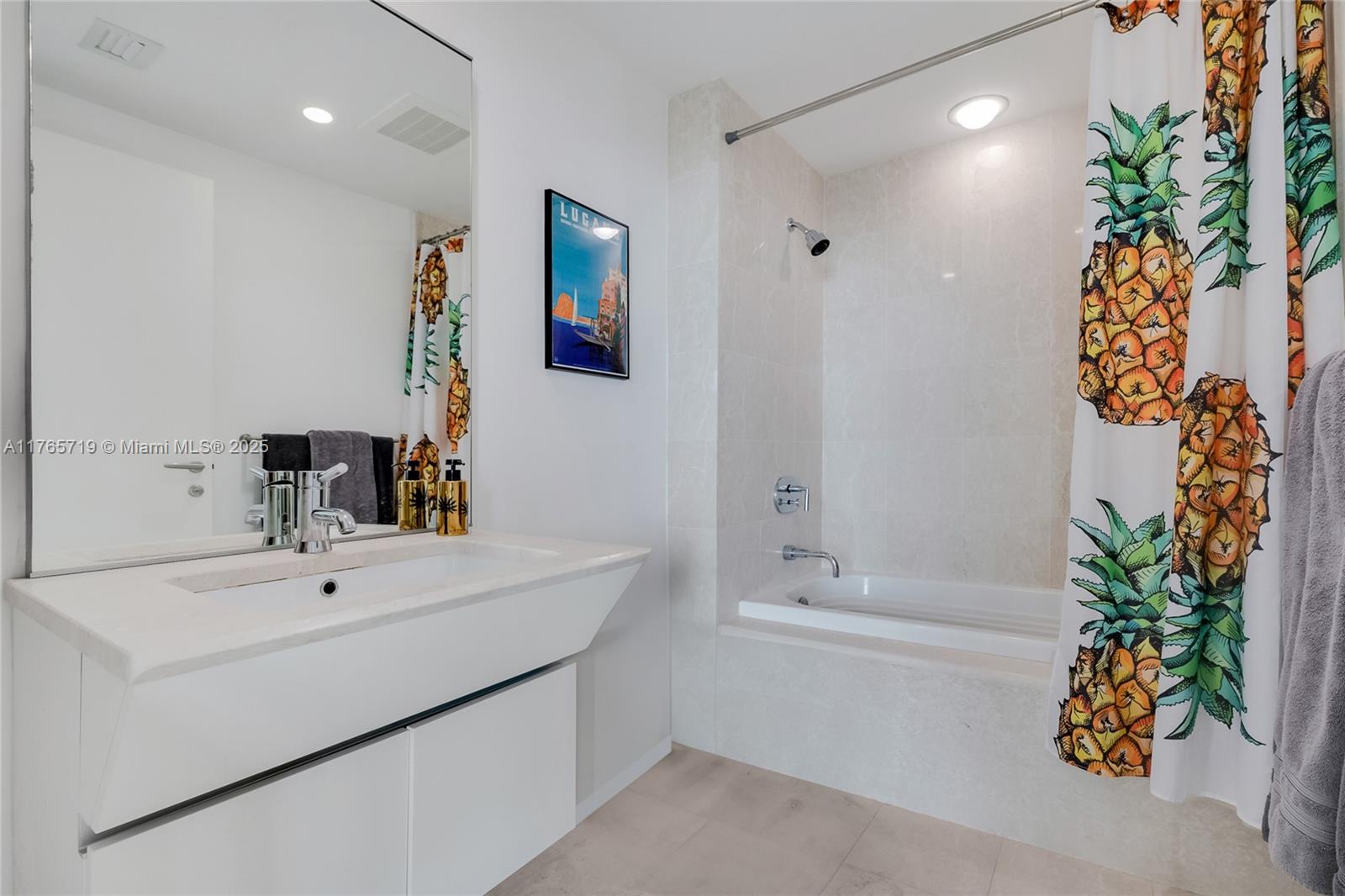 GROVENOR HOUSE CONDO - Residential