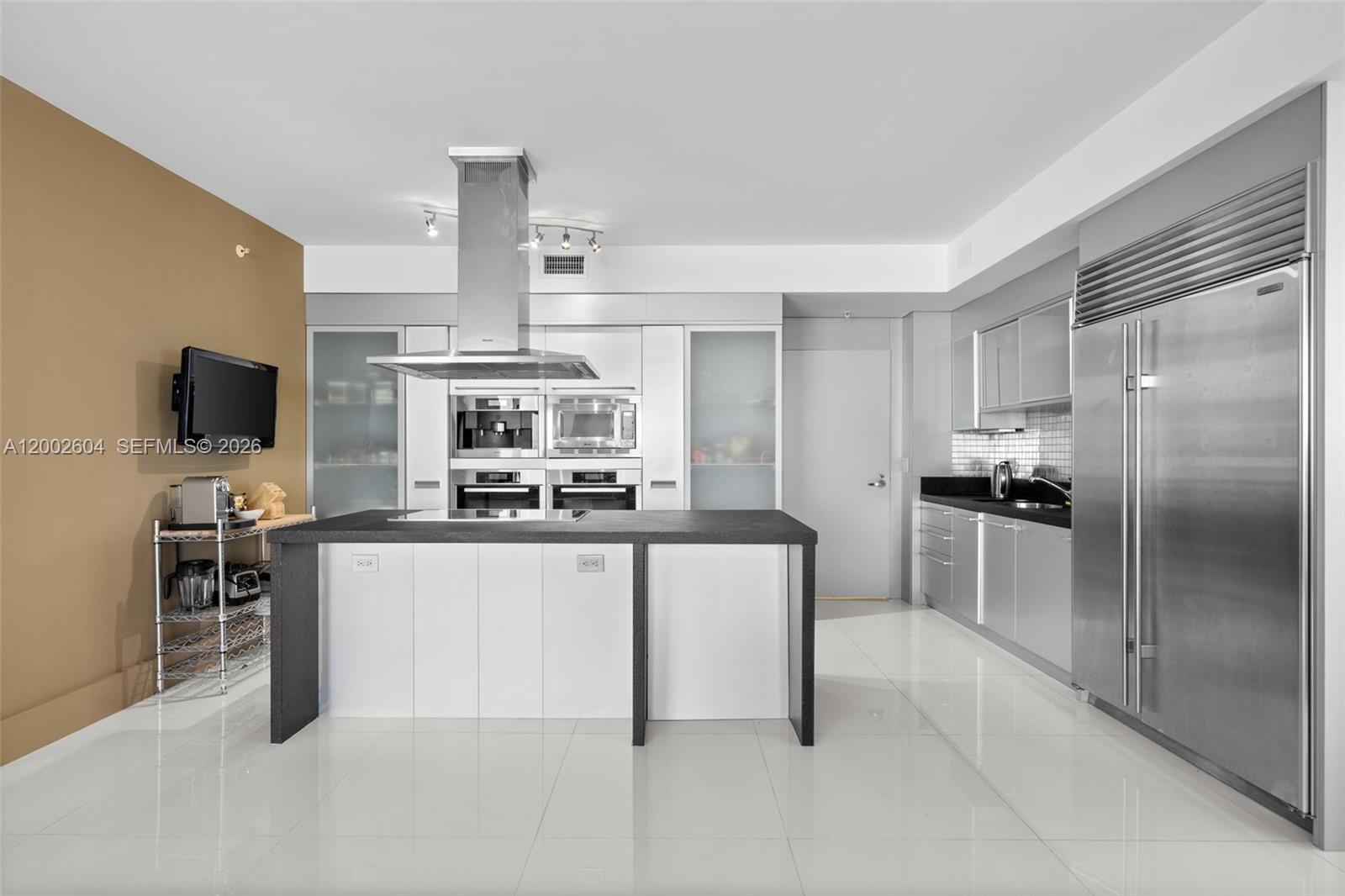 18201 Collins Ave 709