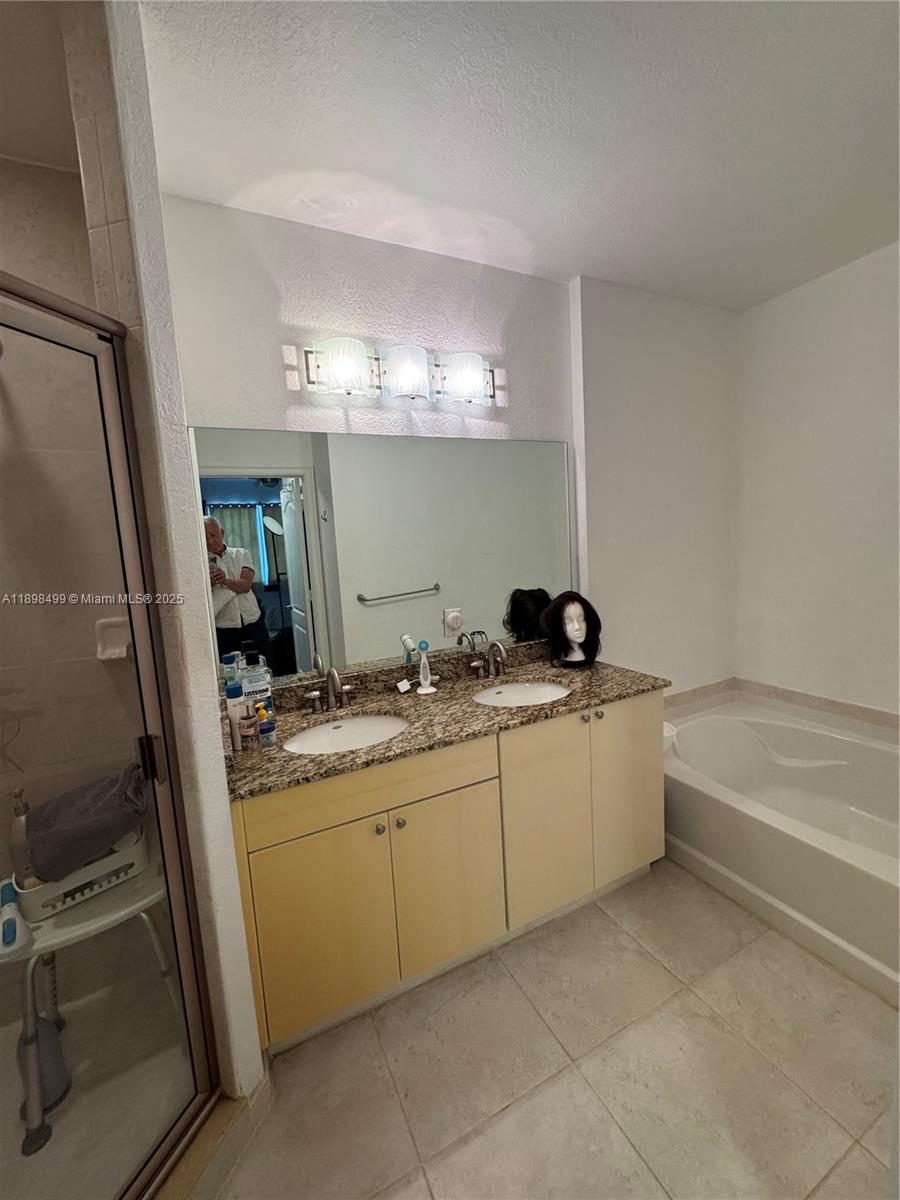 RADIUS CONDOminium - Residential