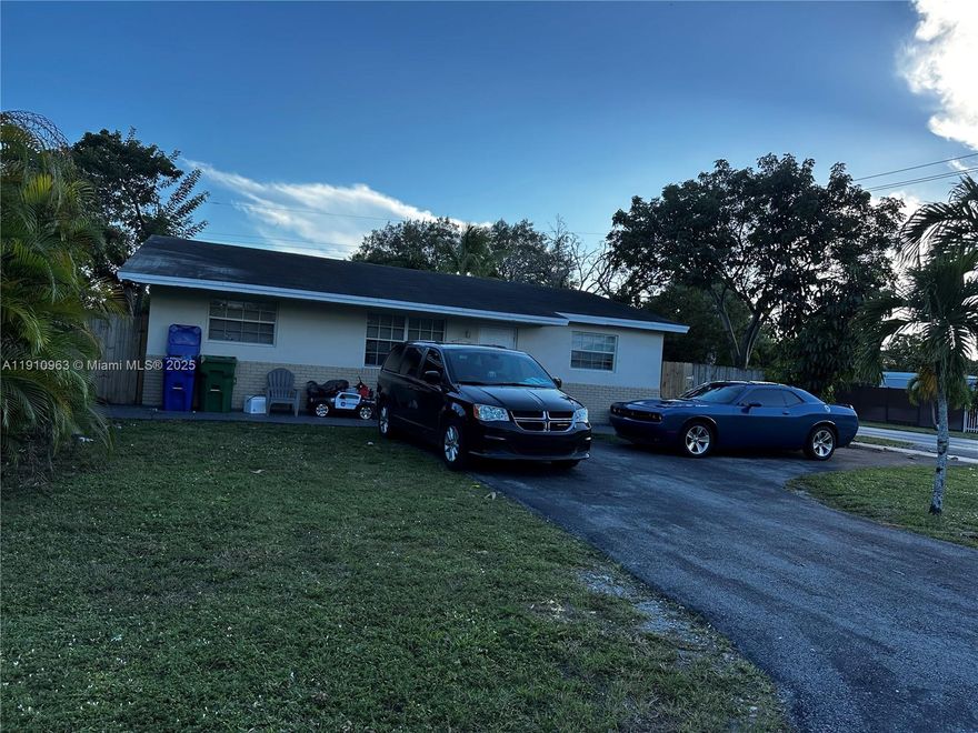 Calling All Investors & Handy Buyers! ????
Welcome to 6136 SW 20th St, the perfect fix & flip or handyman special you’ve been waiting for! This property is full of potential — bring your tools, your creativity, and turn it into a stunning home or an income-generating investment.
Great location, endless possibilities — don’t let this opportunity slip away!
it s single home 4/2 , great for families , nice area ,