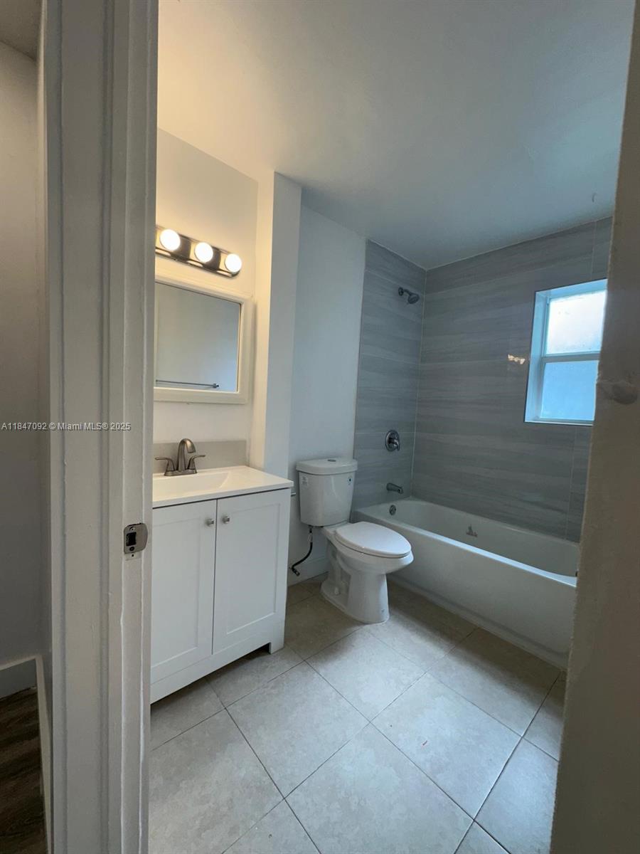 HOLLYWOOD LITTLE RANCHES - Residential Income