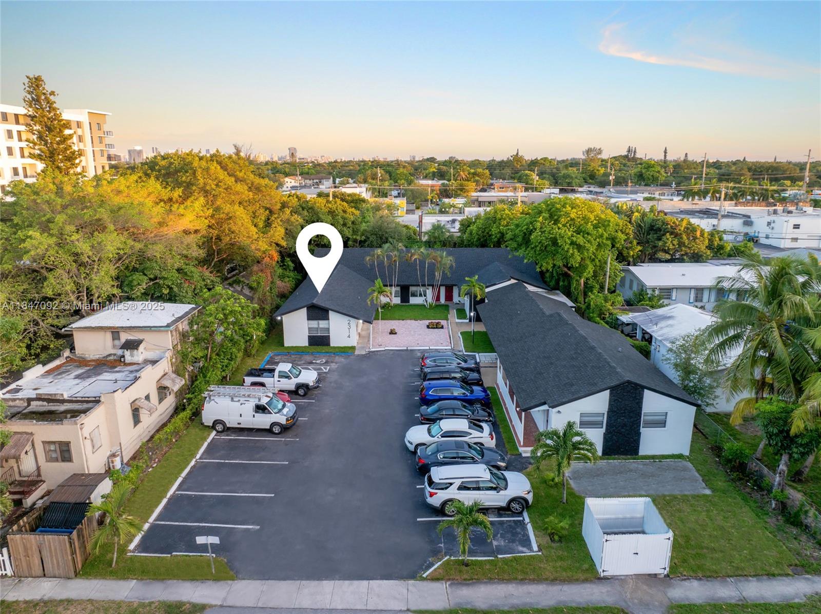 HOLLYWOOD LITTLE RANCHES - Residential Income