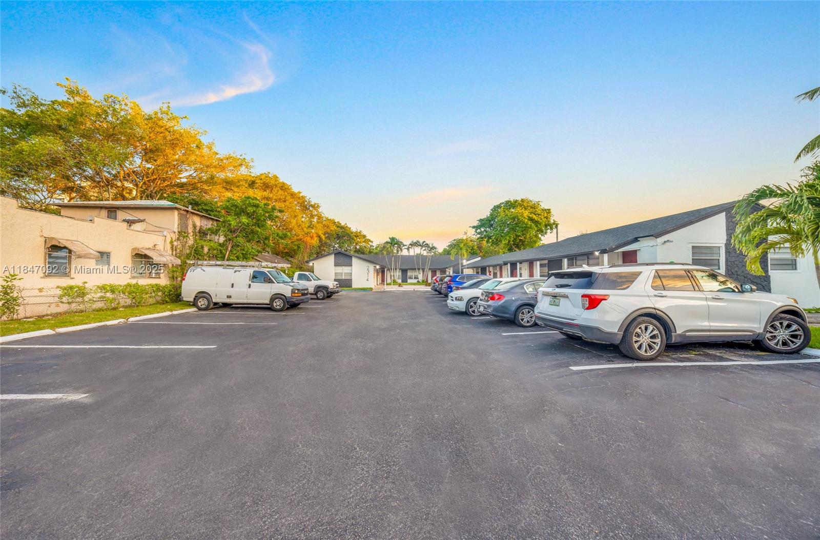 HOLLYWOOD LITTLE RANCHES - Residential Income