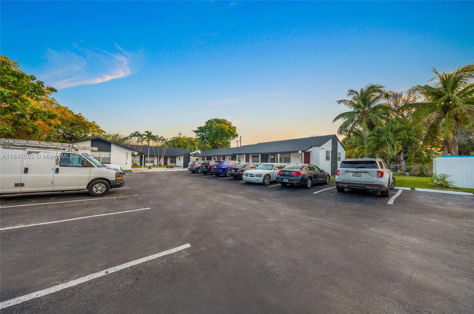 HOLLYWOOD LITTLE RANCHES - Residential Income