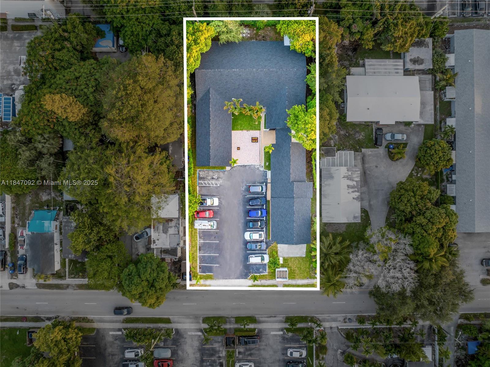 HOLLYWOOD LITTLE RANCHES - Residential Income