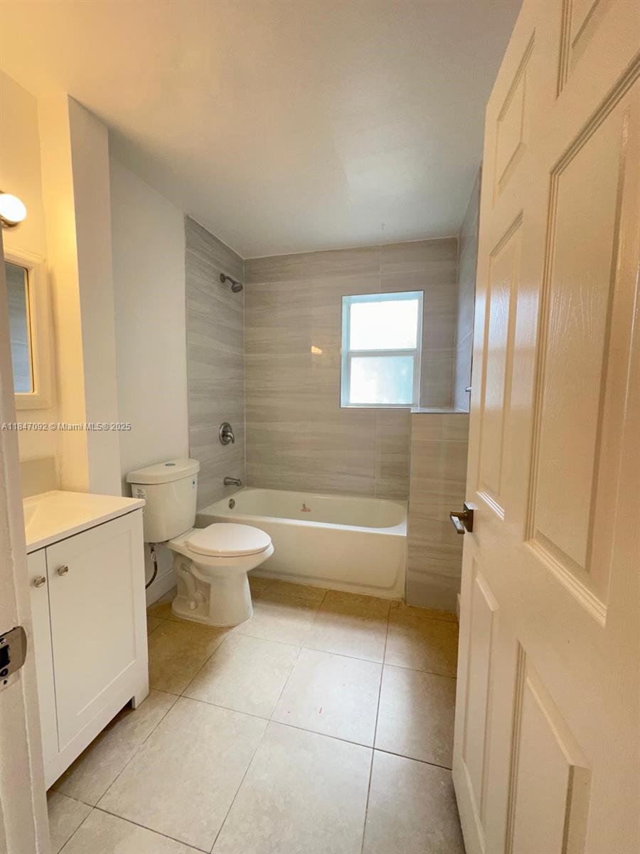 HOLLYWOOD LITTLE RANCHES - Residential Income