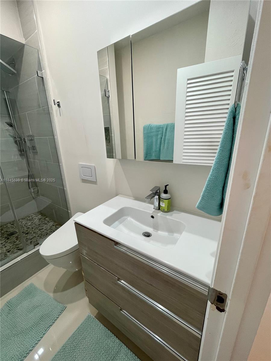 THE PLAZA OF BAL HARBOUR - Residential Lease