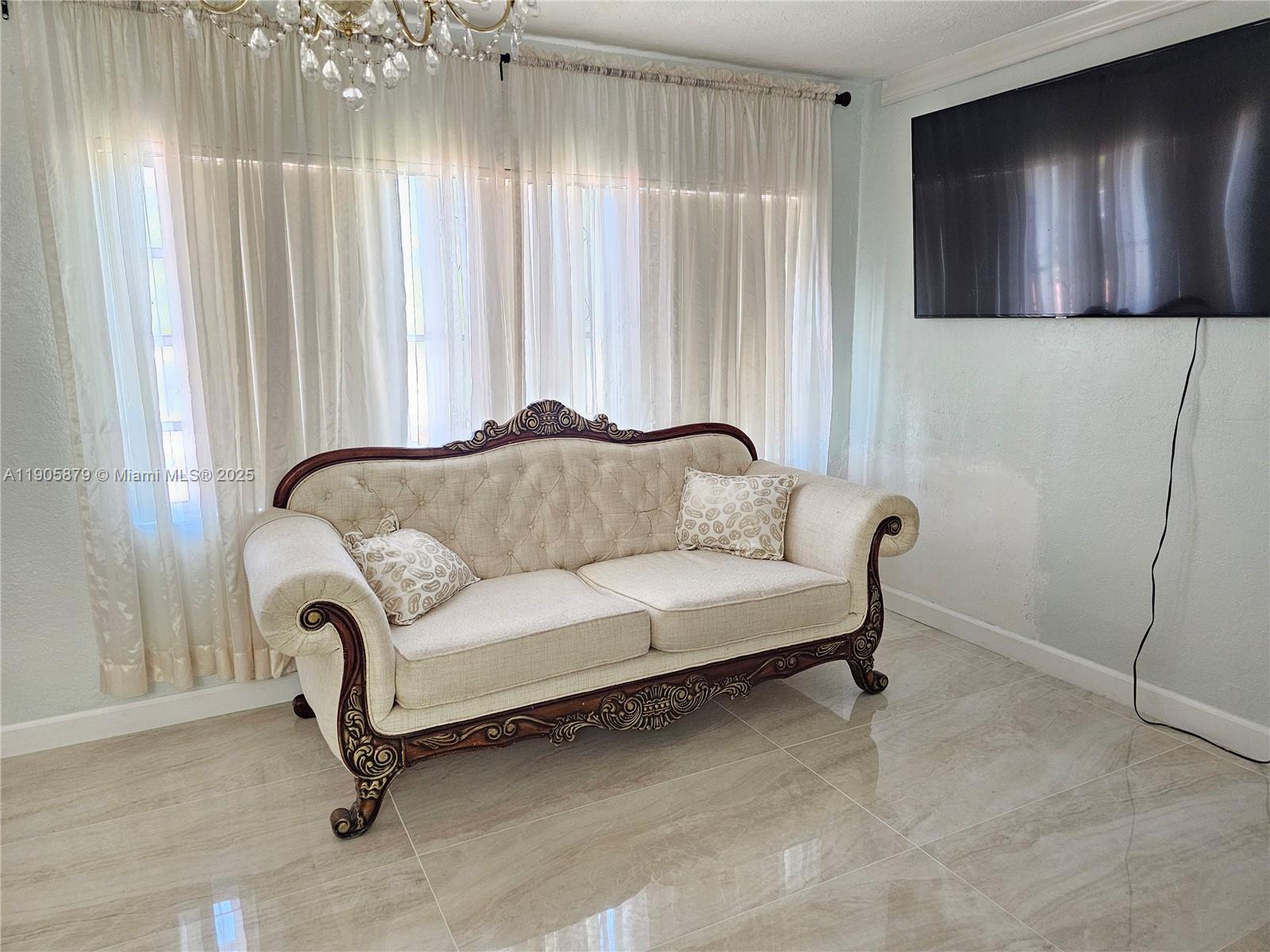 GOLDEN HIGHLANDS EST - Residential