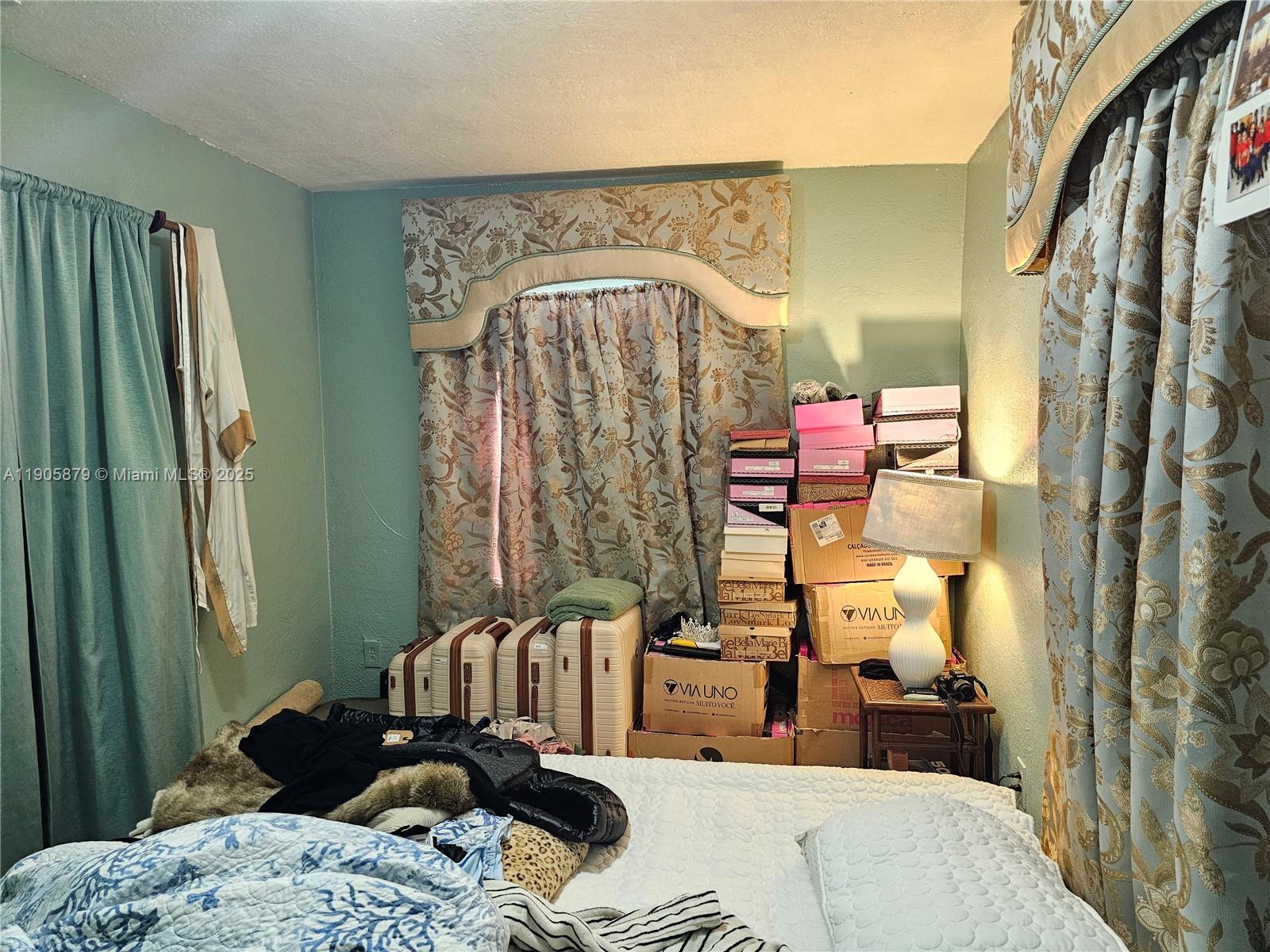 GOLDEN HIGHLANDS EST - Residential