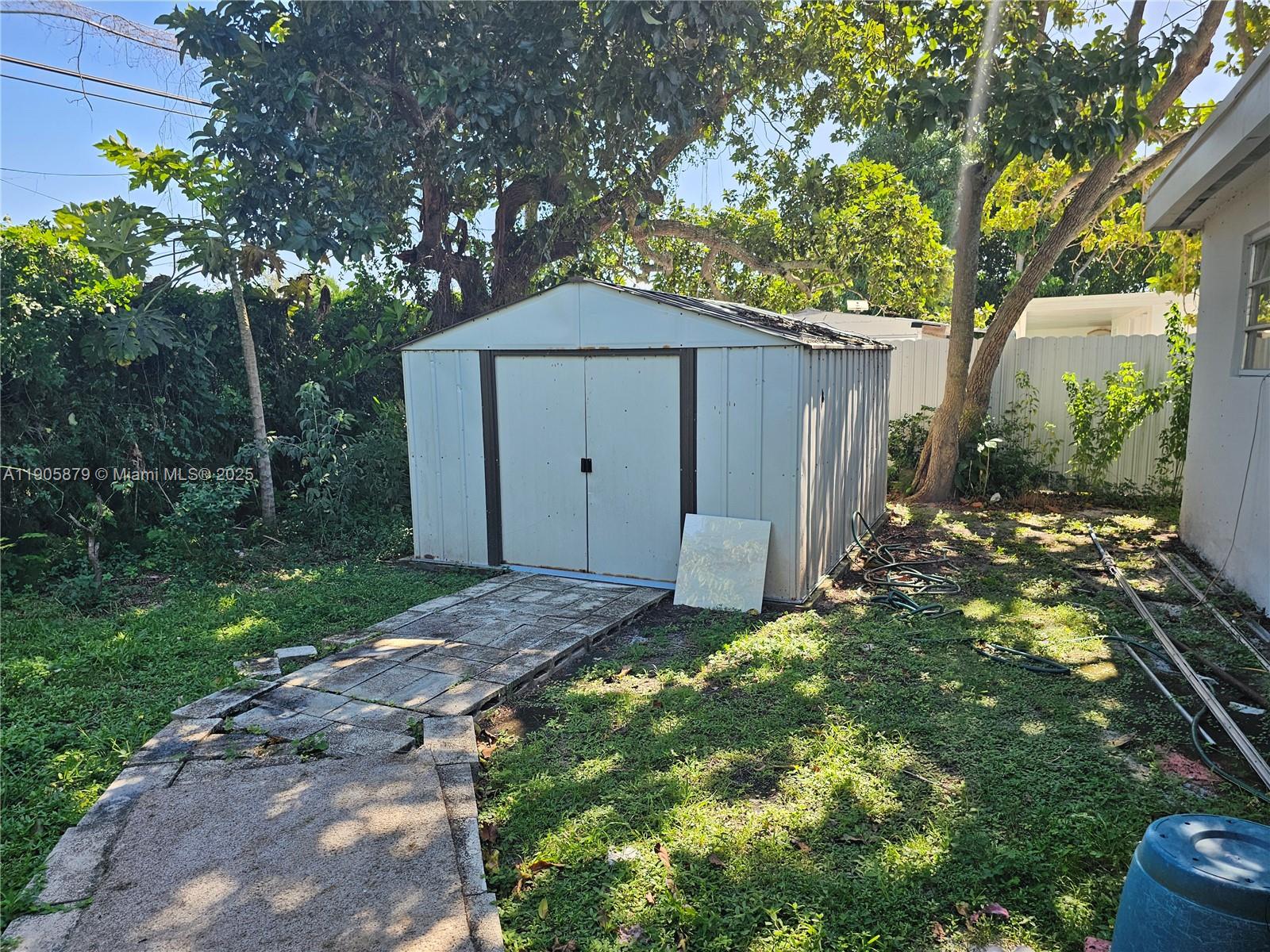 GOLDEN HIGHLANDS EST - Residential