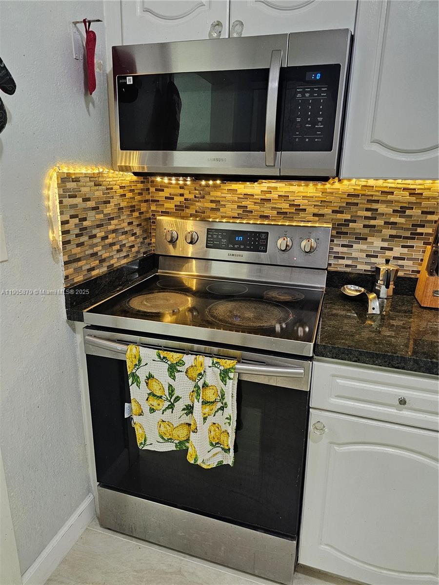 GOLDEN HIGHLANDS EST - Residential