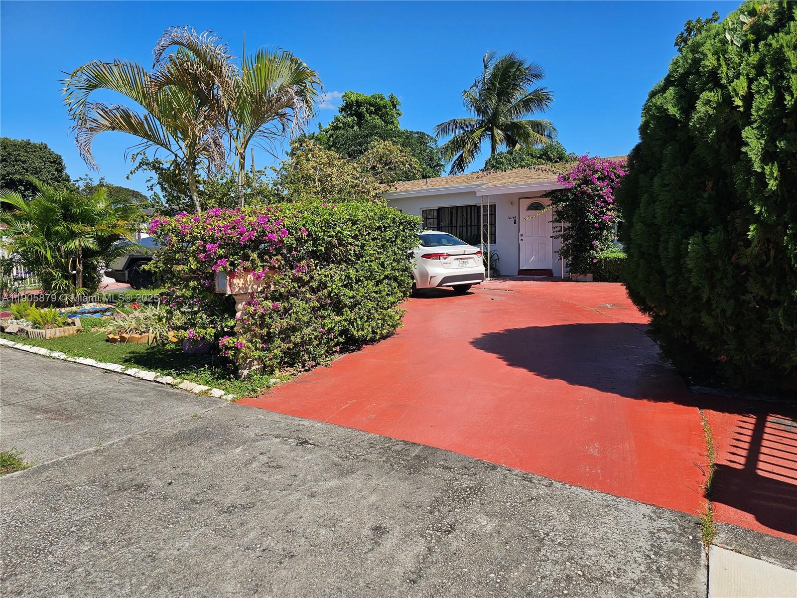 GOLDEN HIGHLANDS EST - Residential