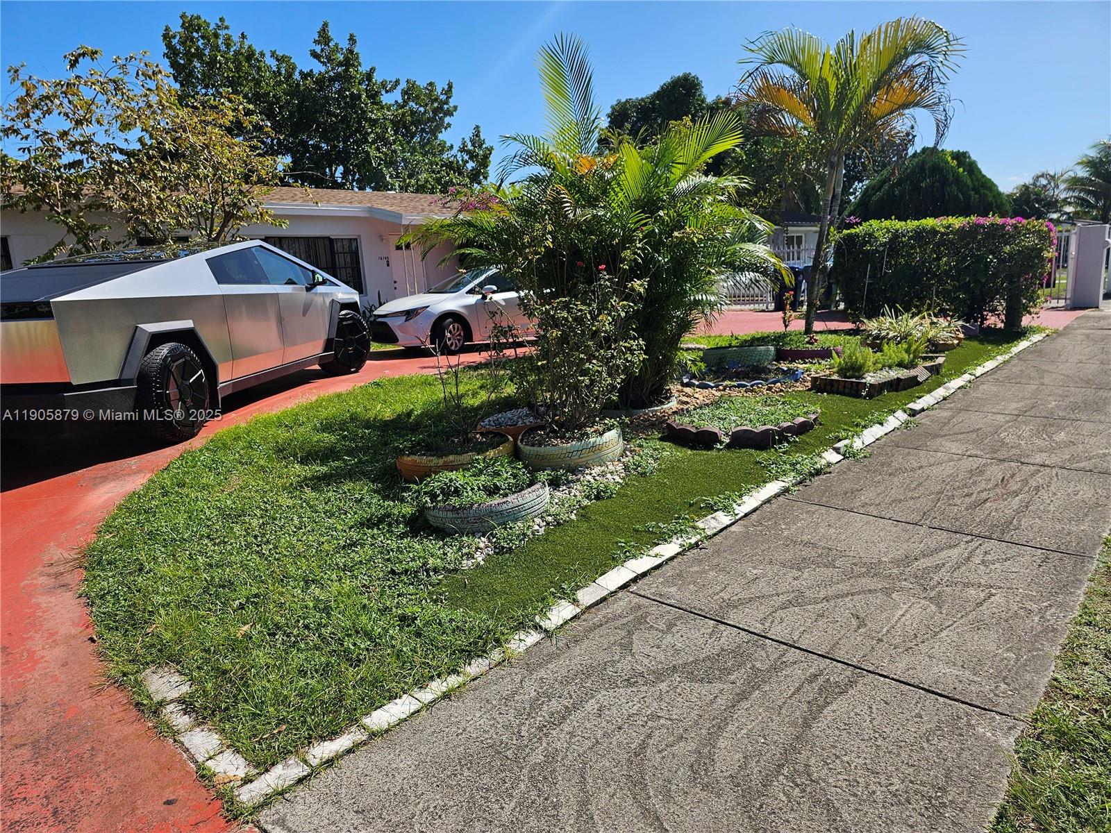 GOLDEN HIGHLANDS EST - Residential