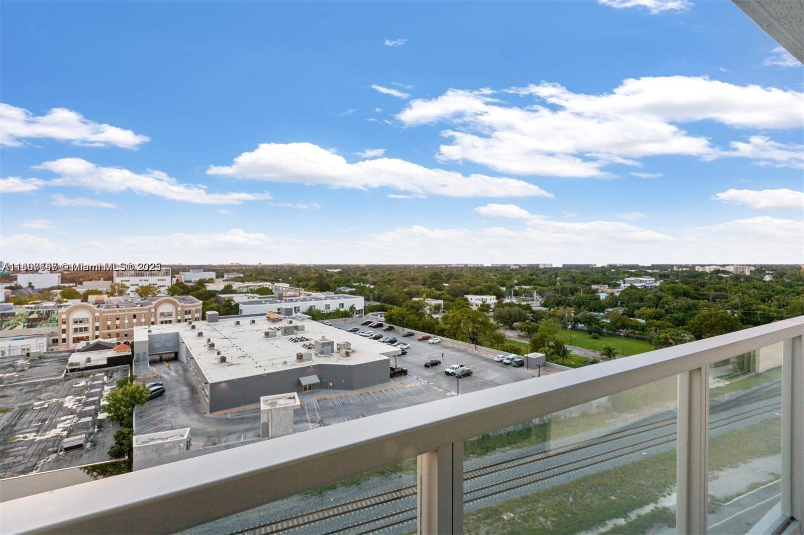 QUADRO CONDO - Residential