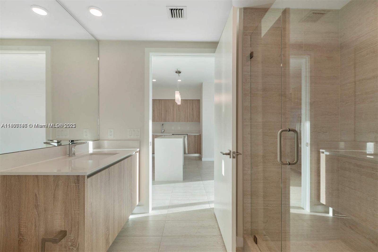 QUADRO CONDO - Residential