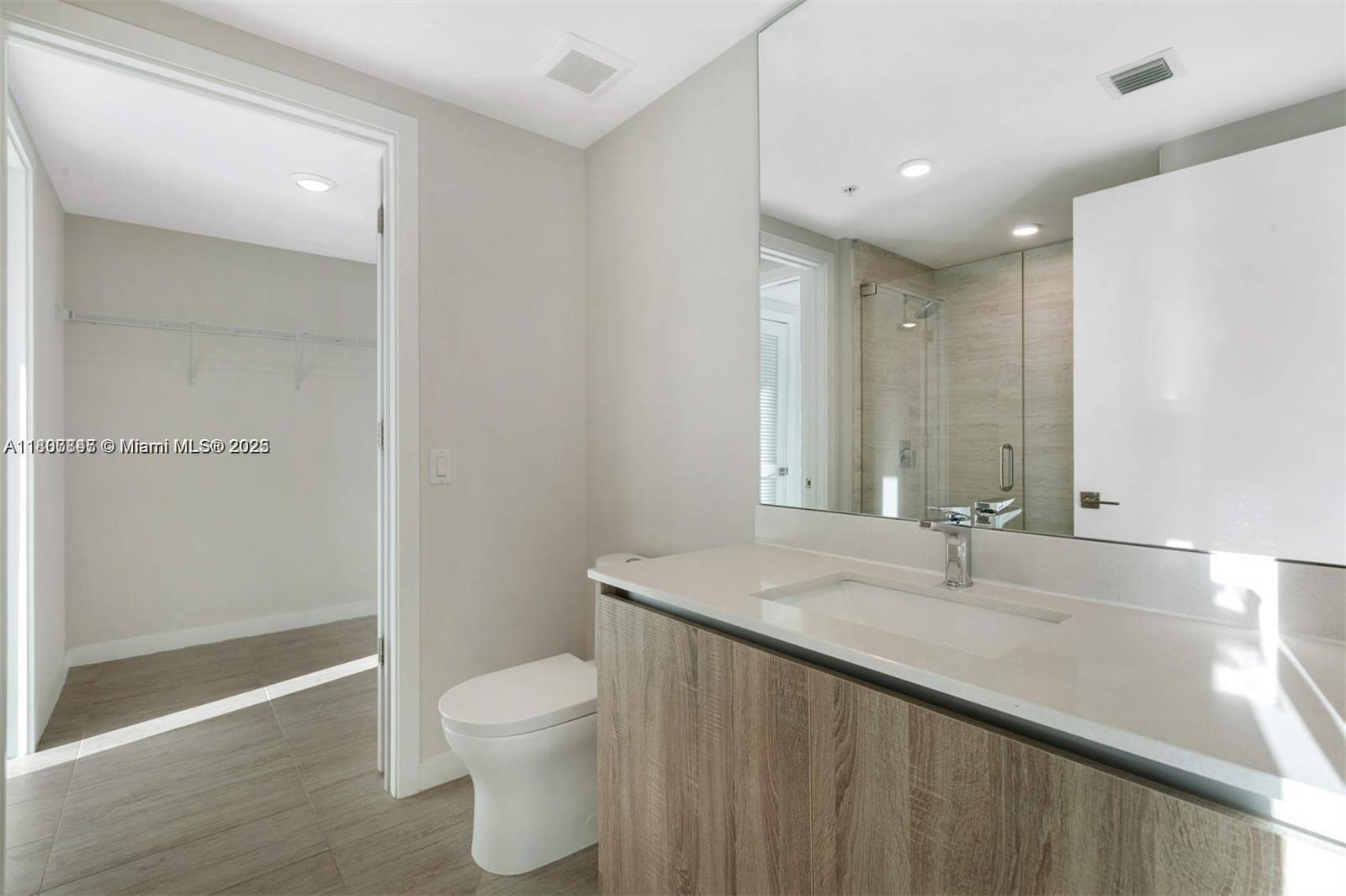 QUADRO CONDO - Residential